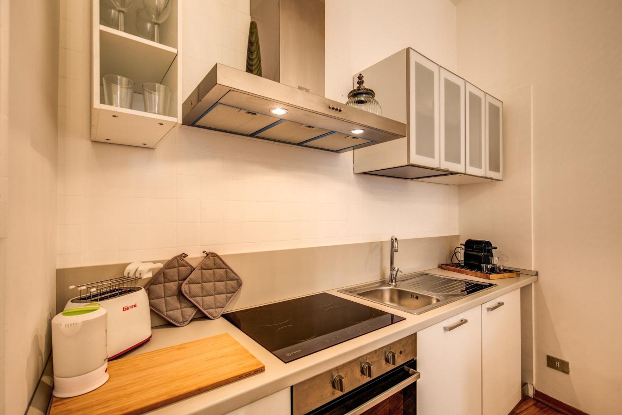 Elegant Apartment Behind The Colosseum Roma Dış mekan fotoğraf