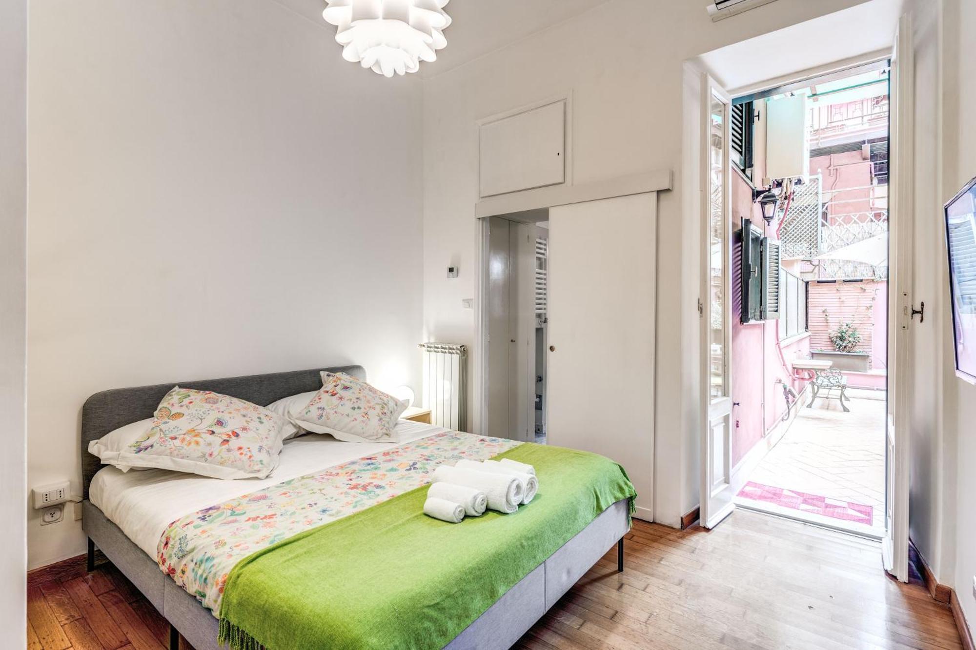 Elegant Apartment Behind The Colosseum Roma Dış mekan fotoğraf