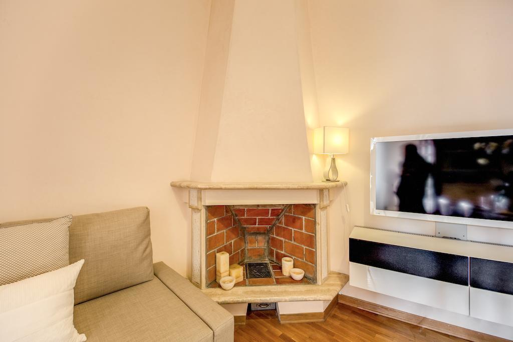 Elegant Apartment Behind The Colosseum Roma Dış mekan fotoğraf