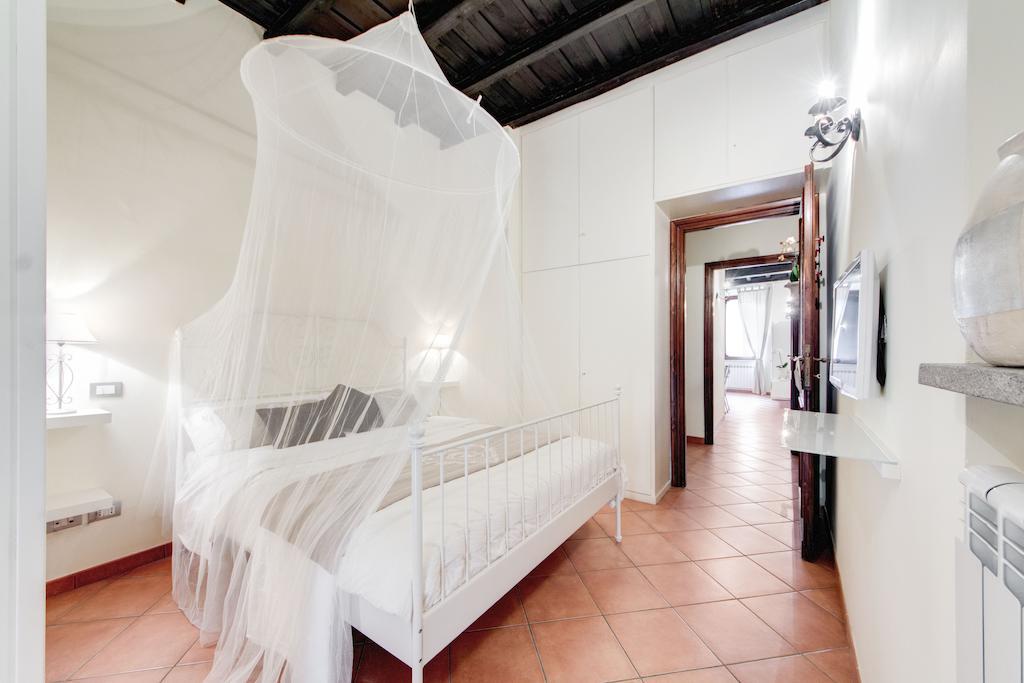 Elegant Apartment Behind The Colosseum Roma Oda fotoğraf