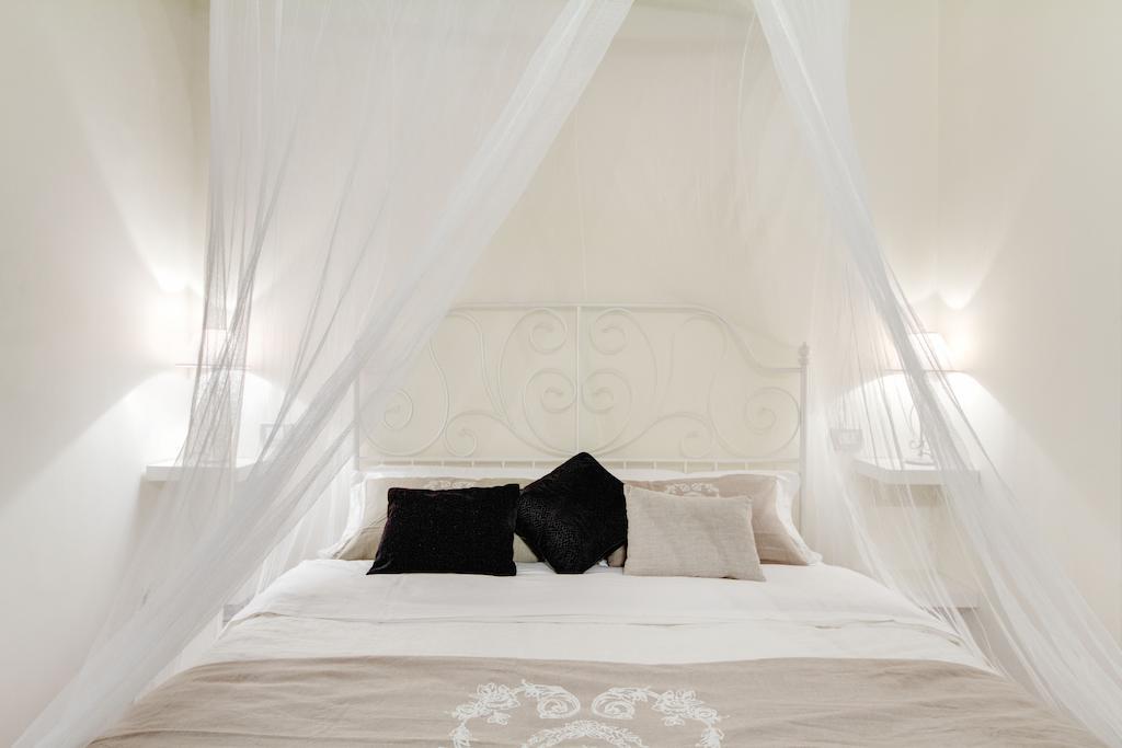 Elegant Apartment Behind The Colosseum Roma Oda fotoğraf