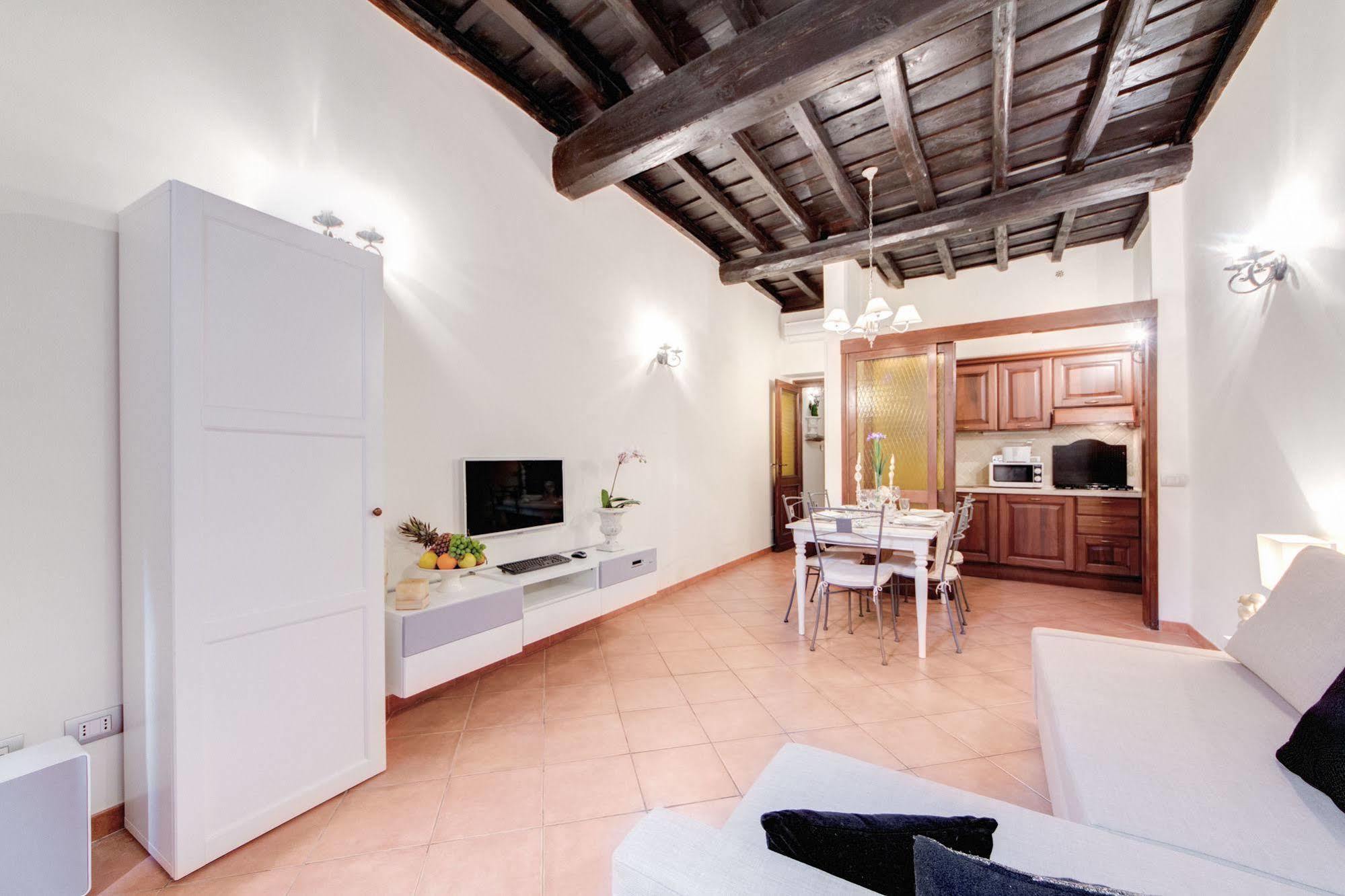 Elegant Apartment Behind The Colosseum Roma Dış mekan fotoğraf