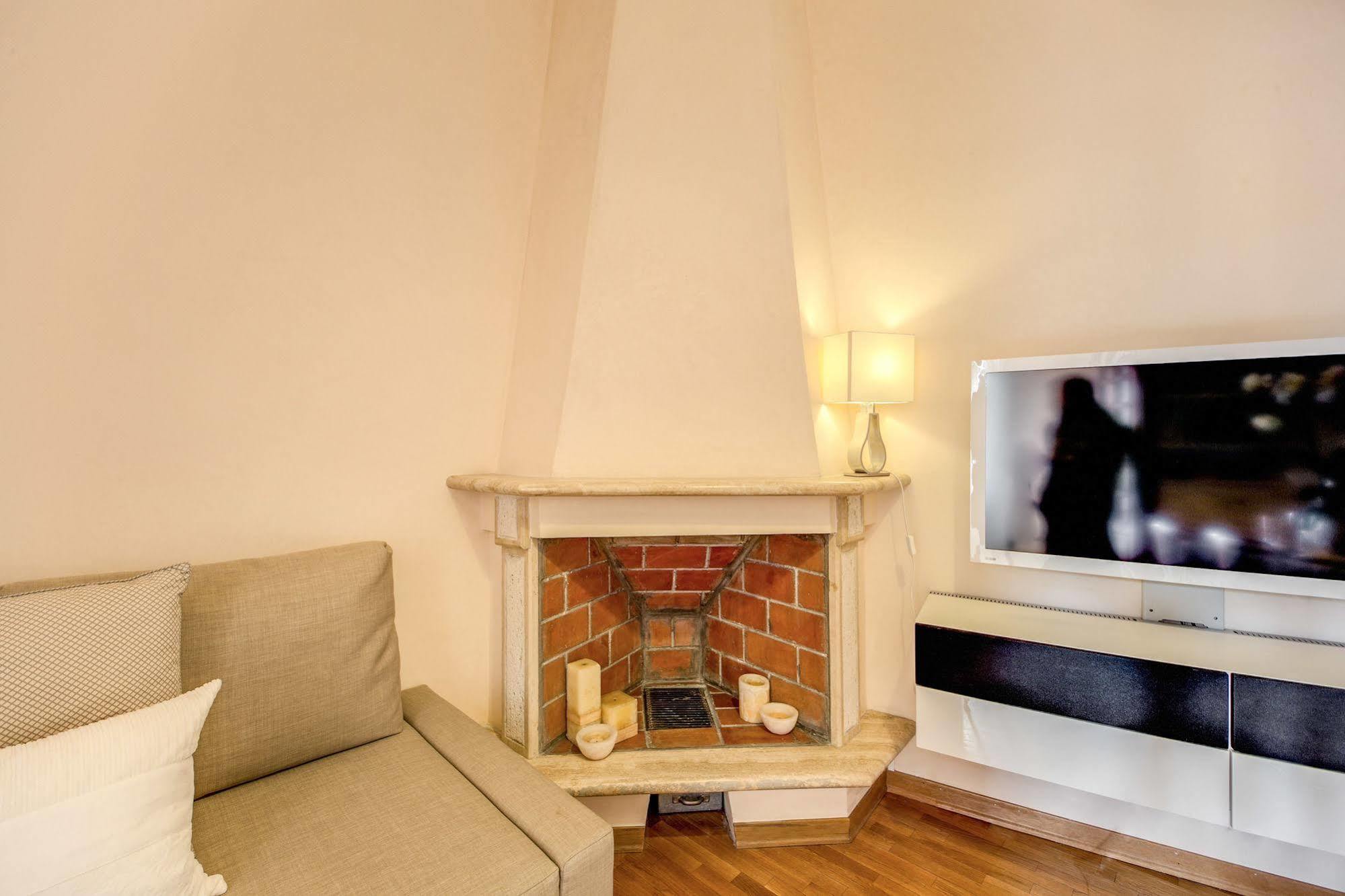 Elegant Apartment Behind The Colosseum Roma Dış mekan fotoğraf