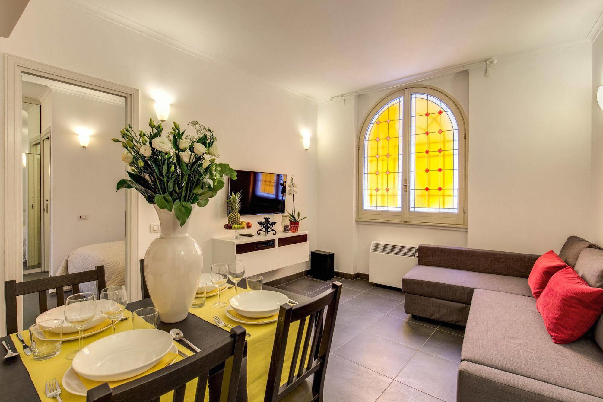 Elegant Apartment Behind The Colosseum Roma Dış mekan fotoğraf