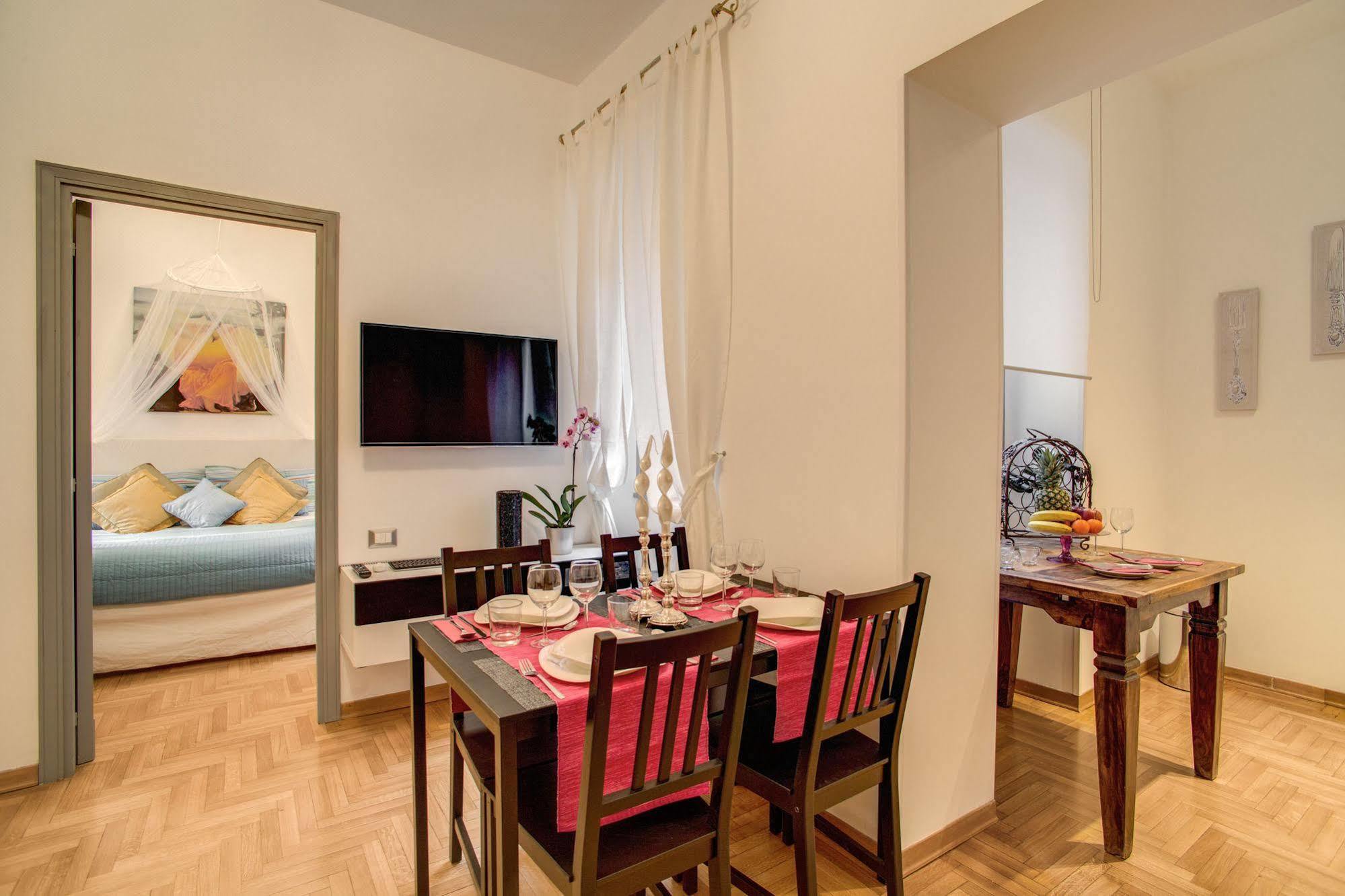 Elegant Apartment Behind The Colosseum Roma Dış mekan fotoğraf