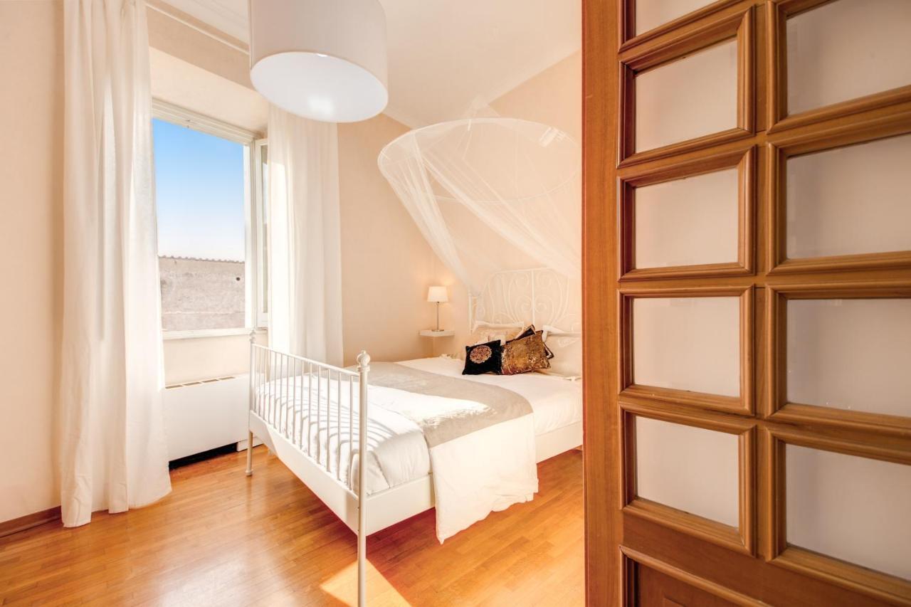 Elegant Apartment Behind The Colosseum Roma Oda fotoğraf
