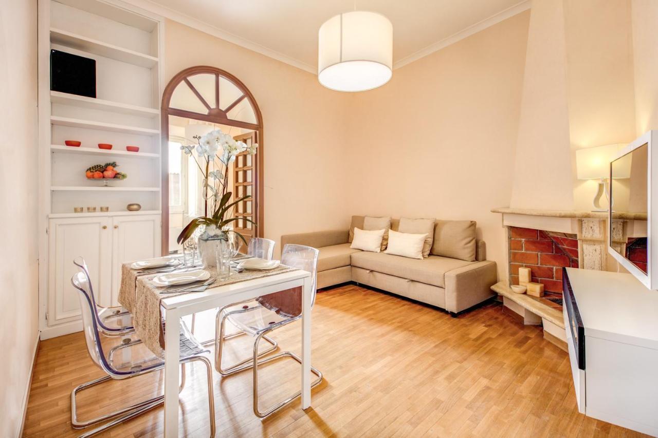 Elegant Apartment Behind The Colosseum Roma Oda fotoğraf