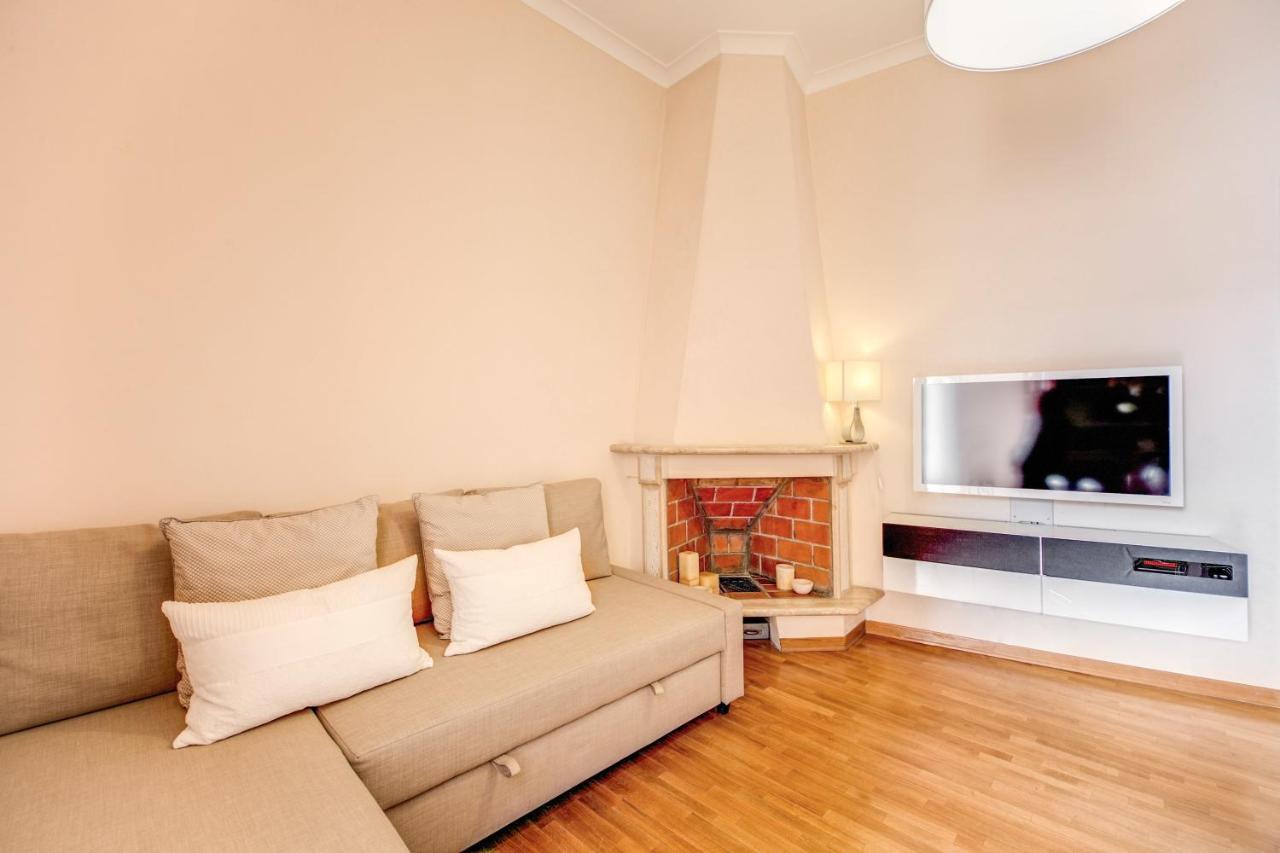 Elegant Apartment Behind The Colosseum Roma Oda fotoğraf