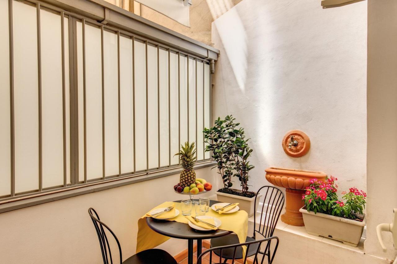 Elegant Apartment Behind The Colosseum Roma Oda fotoğraf
